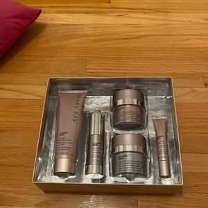 Timewise repair volu-firm set.Restore what was lost and lift away the years!!!